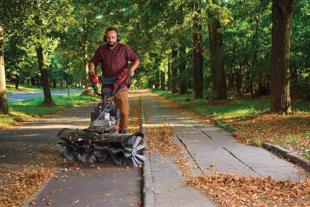 Dzięki dużej szerokości roboczej (max. 100 cm) z regulowanym kątem pracy, możemy zamieść duży obszar z wysoką wydajnością, np.