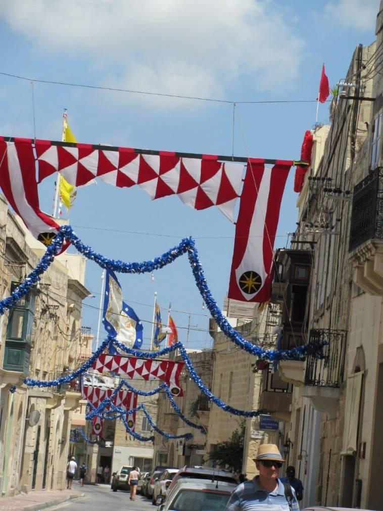 MALTA święta patronów (saint patrons) Na Malcie co tydzień organizowane jest jakieś święto.