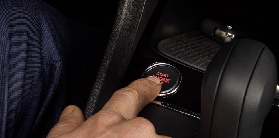 Bezkluczykowe uruchamianie samochodu - KESSY Alarm z funkcją SAFE 335 335 335 335 335 W wersji Reference wymaga zamówienia XDS z Asystentem Podjazdu.