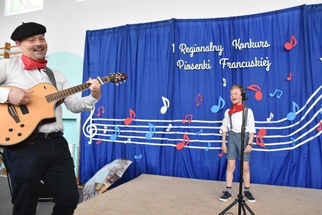 Poezja śpiewana w języku miłości W Szkole Podstawowej nr 13 w Gdyni odbył się I Regionalny Konkurs Piosenki Francuskiej.