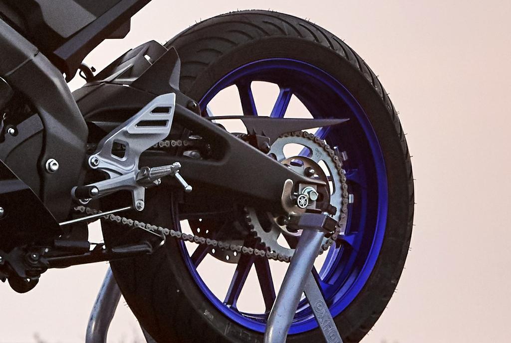 Udoskonalona rama Deltabox Model cieszy się opinią jednego z najlepiej prowadzących się w swojej kategorii motocykli.