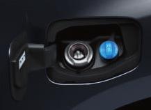 hamowania (EBA) Wycieraczki przedniej szyby z regulowaną prędkością i trybem pracy przerywanej System tankowania Ford Easy Fuel Tylny zderzak - czarna belka przeciwnajazdowa Tylne chlapacze Wersje
