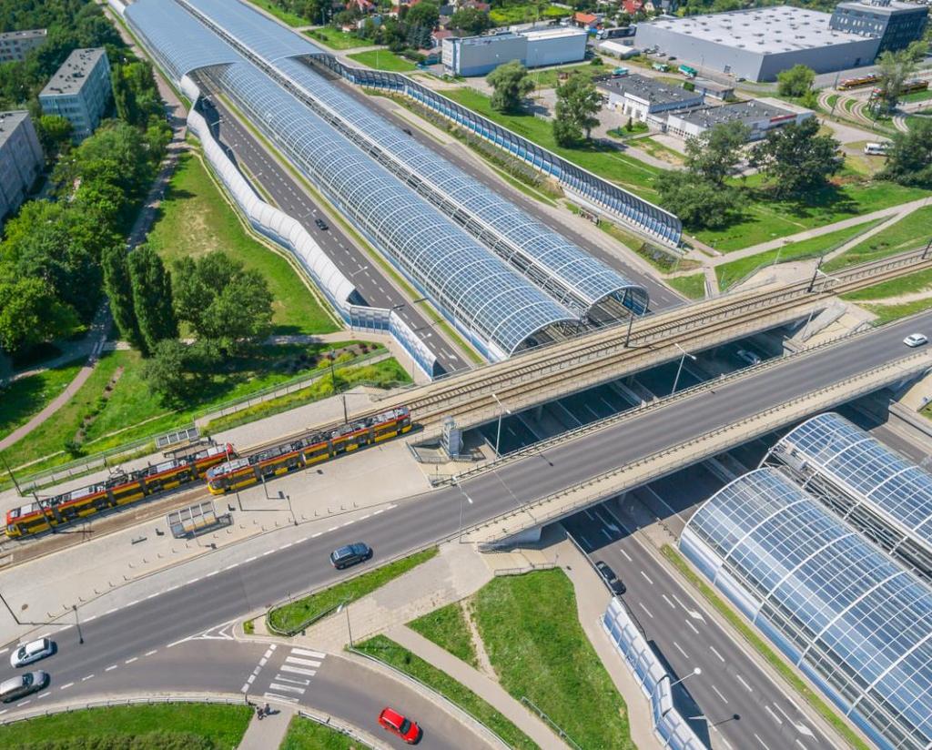 Grupa ZUE w liczbach Przychody Grupy ZUE : 319,1 mln PLN Wynik brutto na sprzedaży: 12,1 mln PLN Wynik z działalności operacyjnej : 1,5 mln PLN EBITDA : 6,7 mln PLN Wynik netto : 1,2 mln PLN Środki