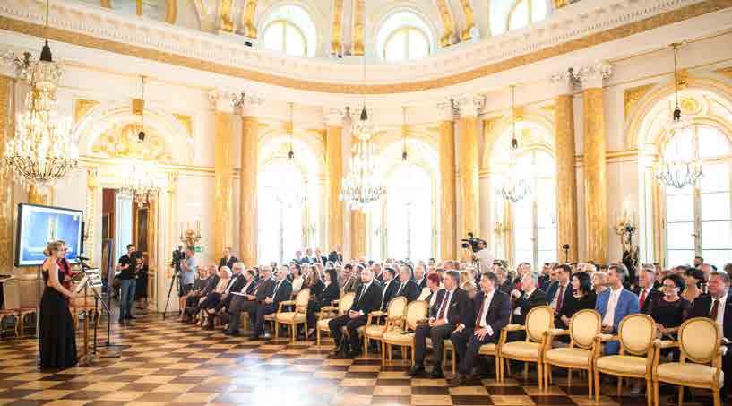 Liść, tak charakterystyczny dla zarysu tej pożądanej nagrody to laur, którym nagradzani byli starożytni zwycięzcy.