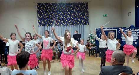 Spotkanie uatrakcyjniły występy dziewczynek tańczących w grupie Mażoretek przy Orkiestrze Dętej OSP.