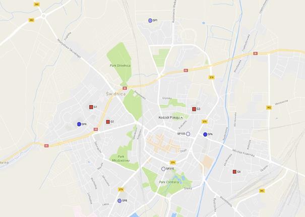 Rysunek 1. Sieć szkół w Świdnicy. W wypadku szkół podstawowych intensywność koloru niebieskiego jest tym większa, im więcej uczniów uczęszcza do szkoły. 6.2.