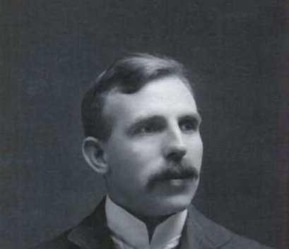 Ernest Rutherford Wydzielił dwie składowe promieniowania (1899): α mało przenikliwe, ciężkie, ładunek dodatni β bardziej