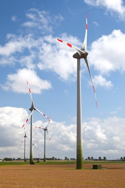 Przykładowa farma wiatrowa» Moc zainstalowana: ~30 MW» Wysokość wieży: 85 m» Liczba skrzydeł: 3» Rozruchowa oraz maksymalna prędkość wiatru: 2,5 oraz 28,0 m/s» Powierzchnia