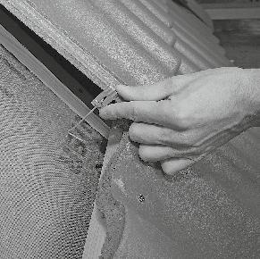 Klamra boczna do dachówki profilowanej beton Klamrę nałożyć na boczny
