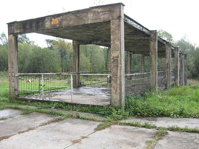 w piwnicy budynku) na grzejniki stalowe, płytowe, higieniczne, przeznaczonych dostosowania w obiektach służby zdrowia/ 4. Modernizacja instalacji centralnego ogrzewania w części niskiej szpitala.