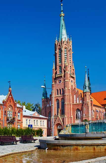 Bazylika w Grybowie, fot. K. Bańkowski tyni. Powstał nowy neogotycki kościół z cegły z użyciem kamienia z wysoką na 77 m wieżą.