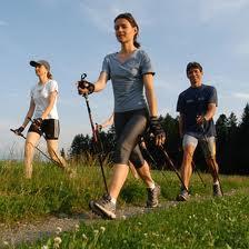 Nordic Walking Korzyści: Odciążenie stawów kończyn dolnych?