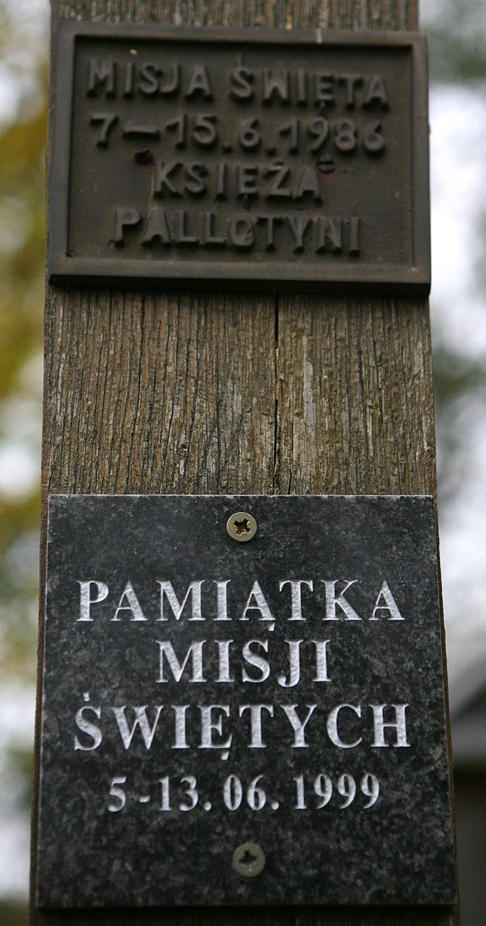 Dąb to piękne drzewo, pójdźmy jednak w lewo. Tam schody przed nami w górę idź schodami.