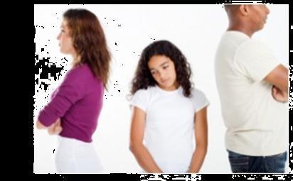 CZYNNIKI RYZYKA W RODZINIE nieprawidłowa realizacja ról rodzicielskich brak jasnych i wyraźnych oczekiwań dotyczących zachowania dziecka niestabilność emocjonalna rodziców, zaburzenia