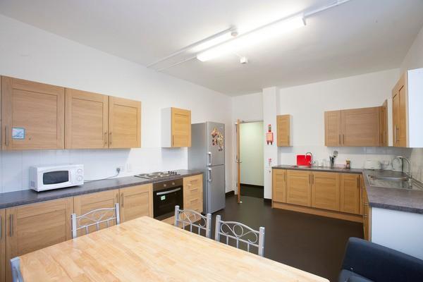 Allied House Residence ceny od 180 GBP / tydz. - przy szkole Twickenham Residence ceny od 17- GBP / tydz. - 20 minut autobusem St.