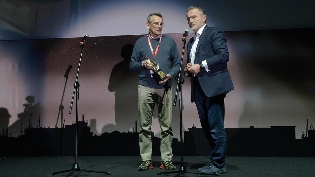 za pomysł wyprawy na Makalu. Przyznano również Grand Prix wystawy FotoGlob.