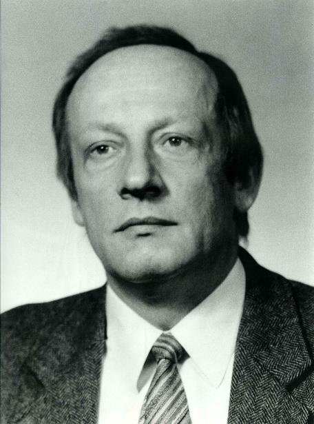 Profesor Tadeusz RODACKI Lata urzędowania: 1996-1999 Prof. Tadeusz Rodacki urodził się 17 stycznia 1942 r. w Zawierciu.