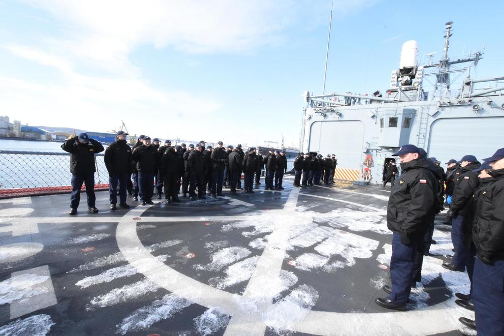 W tym czasie w Norwegii panuje sroga zima, warunki arktyczne. Temperatura sięga -20 stopni Celsjusza, a odczuwalna jest znacznie niższa. Do tego dochodzi wysoka fala i silny wiatr.