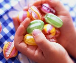 Choć konsumentami słodyczy nieczekoladowych są wszystkie grupy wiekowe, większość z nich stanowią dzieci.
