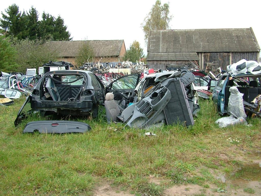 Nielegalny autoszrot, gmina Turośń Kościelna.