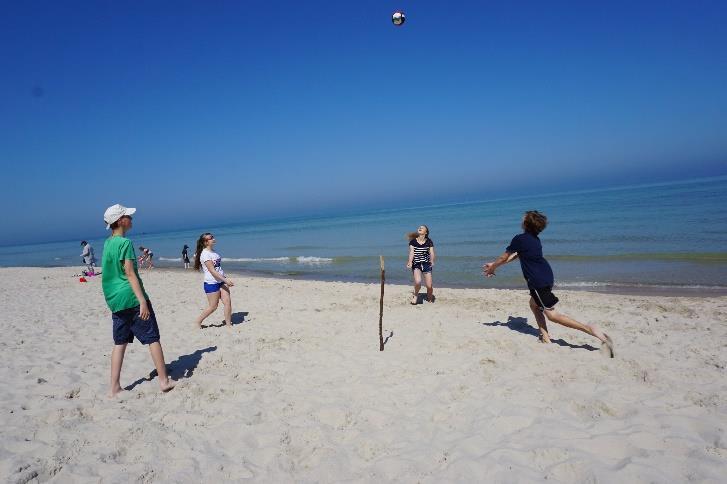 Po kolacji udaliśmy się na plażę, by przywitać się z Morzem Bałtyckim i obejrzeć zachód słońca.