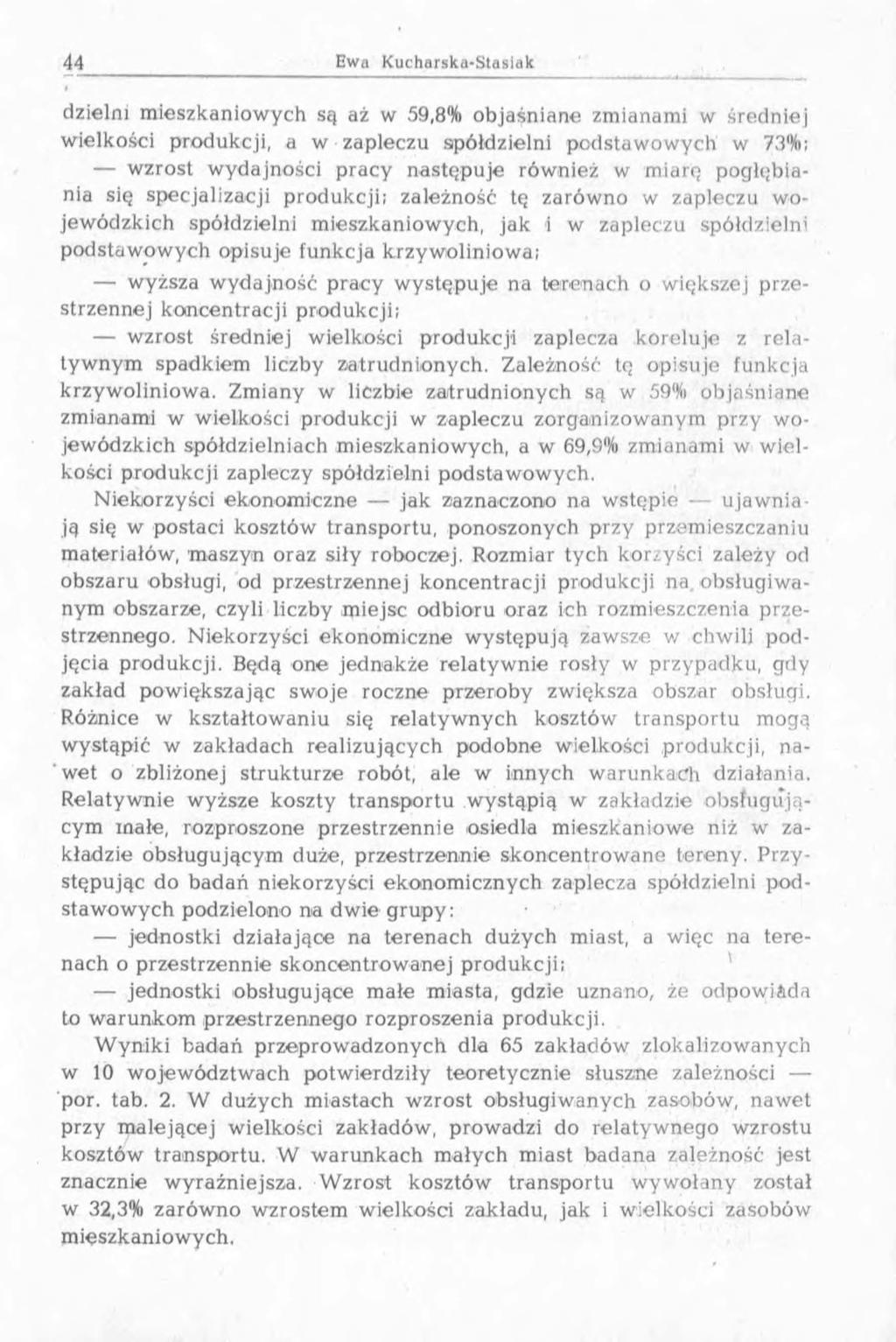 dzielni mieszkaniowych są aż w 59,8% objaśniane zmianami w średniej wielkości produkcji, a w zapleczu spółdzielni podstaw ow ych w 73%; wzrost w ydajności pracy n a stęp uje również w m iarę