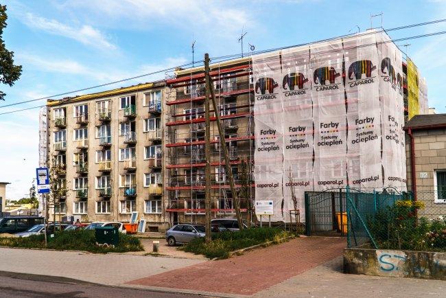 Rewitalizacja na Oksywiu i Witominie: trwają docieplenia budynków komunalnych Trwają prace remontowe w budynkach przy ulicy Chwarznieńskiej 6 i 8 oraz przy ulicy Dickmana 38.