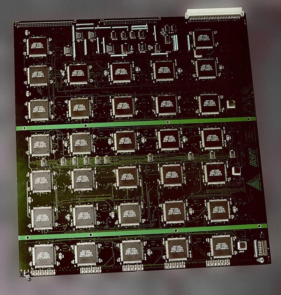 Szyfr DES 1998: skonstruowano dedykowane urządzenie: 29 płyt z 64 procesorami każda, koszt 200 kusd, które mogło złamać każdy kod DES oparty na 54 bitowym kluczu.
