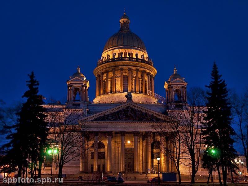 St. Petersburg Sobór św. Izaaka Warto zobaczyć też turkusowy Meczet czy Sobór św. Izaaka - istne arcydzieło architektury i trzecią co do wielkości świątynię w Europie.