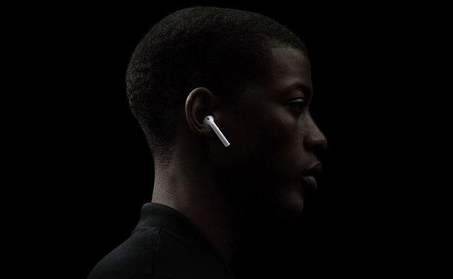 GSMONLINE.PL old Nowe słuchawki AirPods za 999 zł 2019-03-20 Apple wprowadziło dziś do sprzedaży nową wersję słuchawek AirPods.