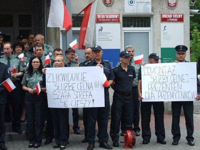 Całej sprawie smaczku dodaje fakt uzyskania przez celników w 2015 r w Trybunale Konstytucyjnym prawomocnego wyroku,w którym uznaje się za niedopuszczalne dyskryminowanie pracy