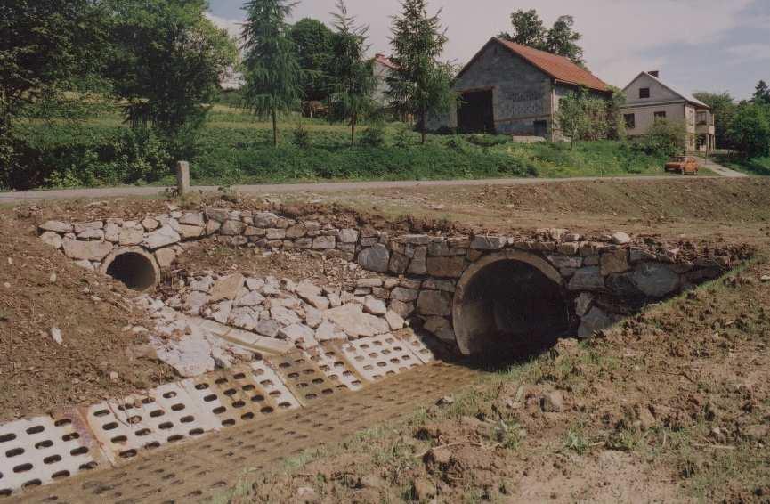 Dla samorządu powiatowego niewątpliwie najistotniejszym obszarem działalności w dziedzinie infrastruktury pozostającym w zakresie jego kompetencji są drogi powiatowe.