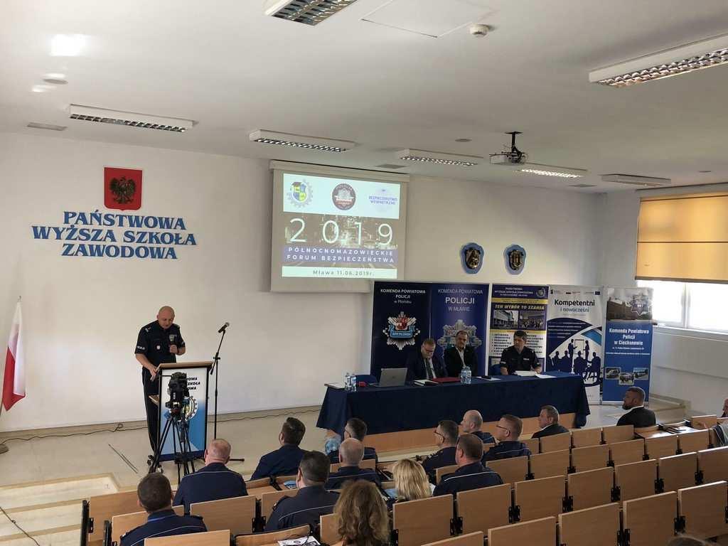 rocznicy powstania Policji Państwowej odbyło się w Zamiejscowym Wydziale Elektroniki, Dziennikarstwa i Technik Multimedialnych PWSZ w Ciechanowie.