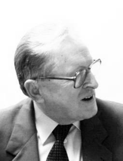 Mgr inż. Henryk Pęczek (1925-2018) Henryk Pęczek ukończył WSI, a następnie studia podyplomowe ekonomiczne na UŁ.