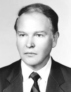 Mgr inż. Ryszard Rakowicz (1931 1990) Mgr inż. Ryszard Rakowicz urodził się we Lwowie. Studia na Wydziale Inżynierii Sanitarnej Politechniki Wrocławskiej ukończył w 1954 roku.