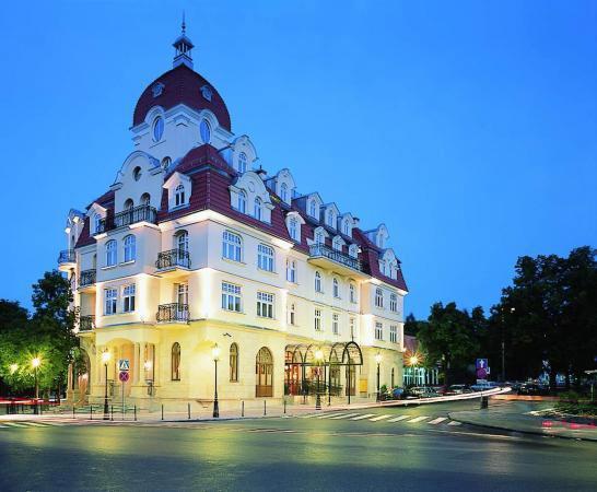 Hotel Rezydent Pl. Konstytucji 3 Maja 3 81-704 Sopot http://www.hotelrezydent.