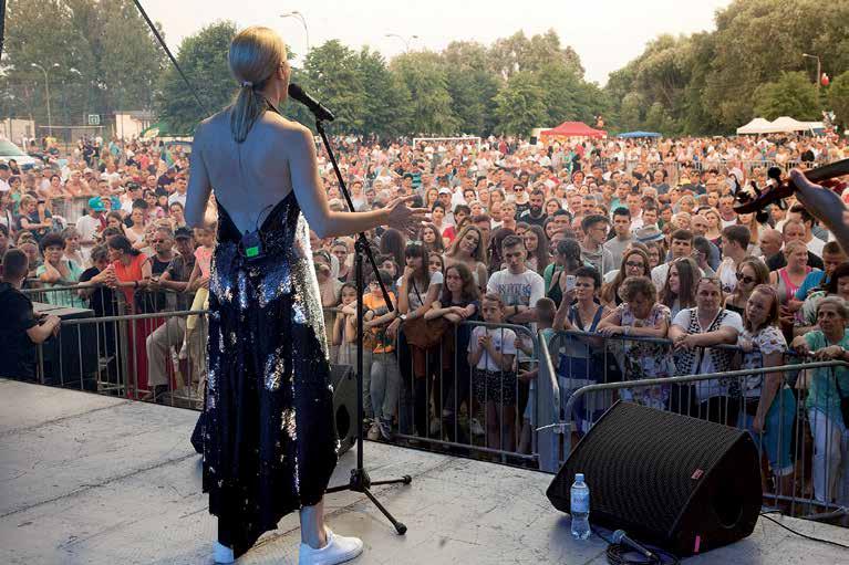 A w niedzielę (15 czerwca) koncert Haliny Mlynkovej zgromadził prawdziwe tłumy. Publiczność znakomicie bawiła się przy muzyce Exaited i Side off Band.