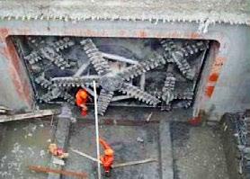 Zostało ono zastosowane przy realizacji szanghajskiej linii metra nr 2. Przy budowie szanghajskiej linii metra nr 6 w 2006 r. wykonano tunel o przekroju prostokątnym 4,36 x 6,25 m i długości 52 m.