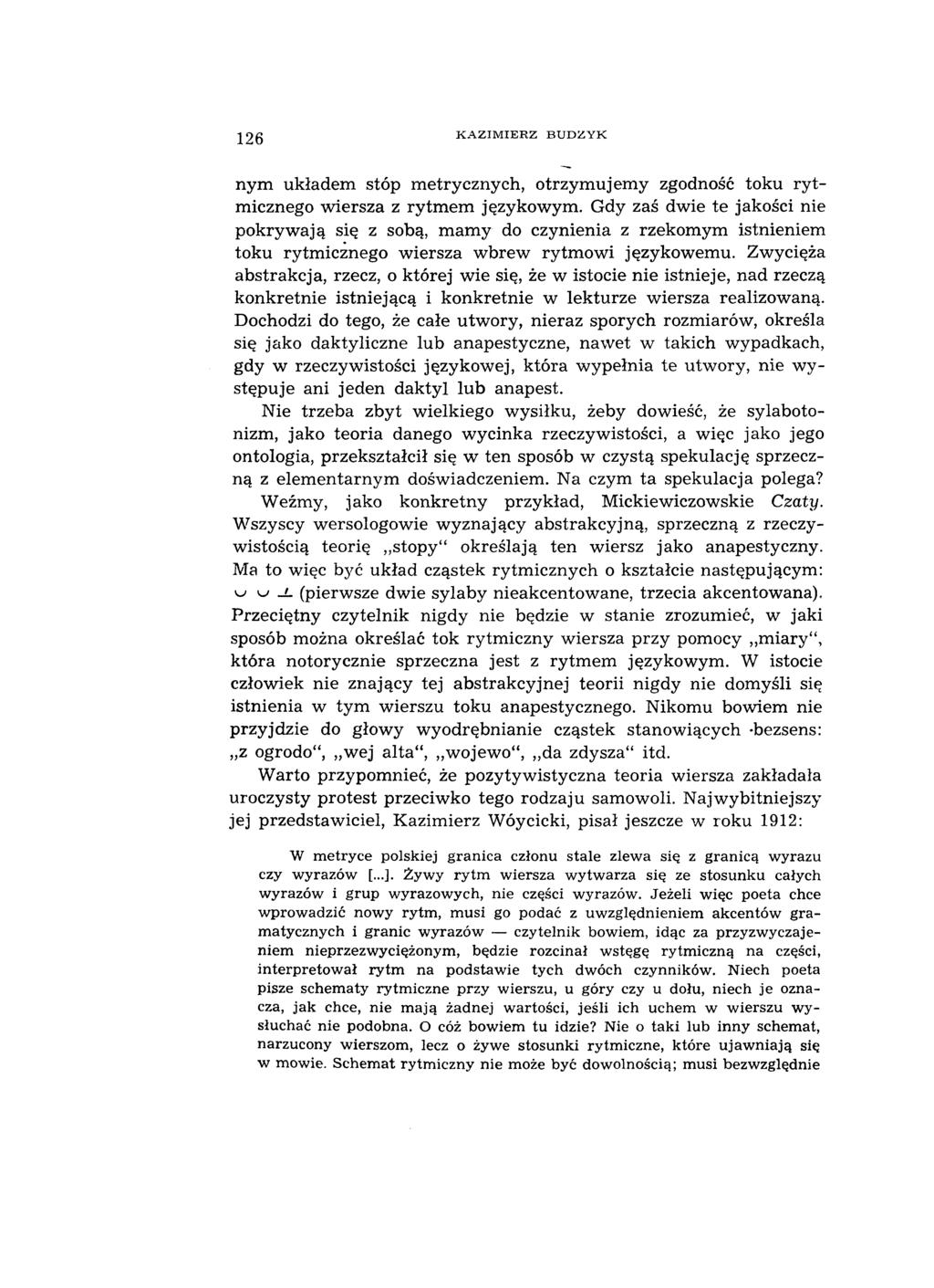 126 K A Z IM IE R Z B U D Z Y K nym układem stóp m etrycznych, otrzym ujem y zgodność toku r y t micznego w iersza z rytm em językowym.