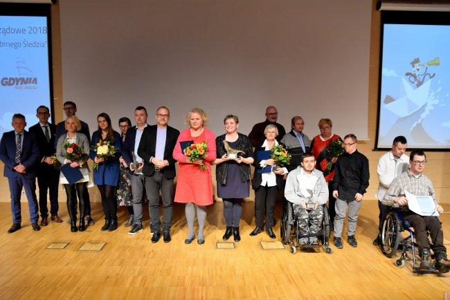 Śledzie i Wieloryb popłynęły do gdyńskich społeczników Gdyńskie organizacje pozarządowe inspirują, działają na rzecz społeczeństwa i starają się ułatwiać życie mieszkańcom.