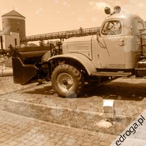 Każda z maszyn zgromadzonych w muzeum ma swoją historię - wszystkie pracowały wcześniej przy budowie lub utrzymaniu dróg. Do części z nich podpinano konie, inne miały już silniki.