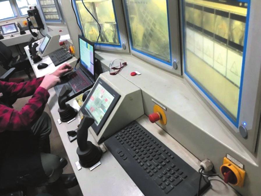 Testy optymalizacyjne pracy automatycznego urządzenia do rozbijania brył nadgabarytowych URB/ZS-3.
