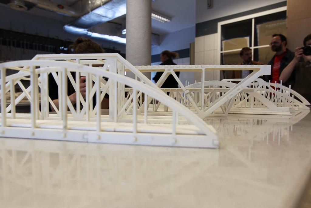 Wśród wykonanych modeli widać było mnóstwo pomysłów na konstrukcję: różne schematy statyczne, sposoby połączenia elementów i kształty mostów.
