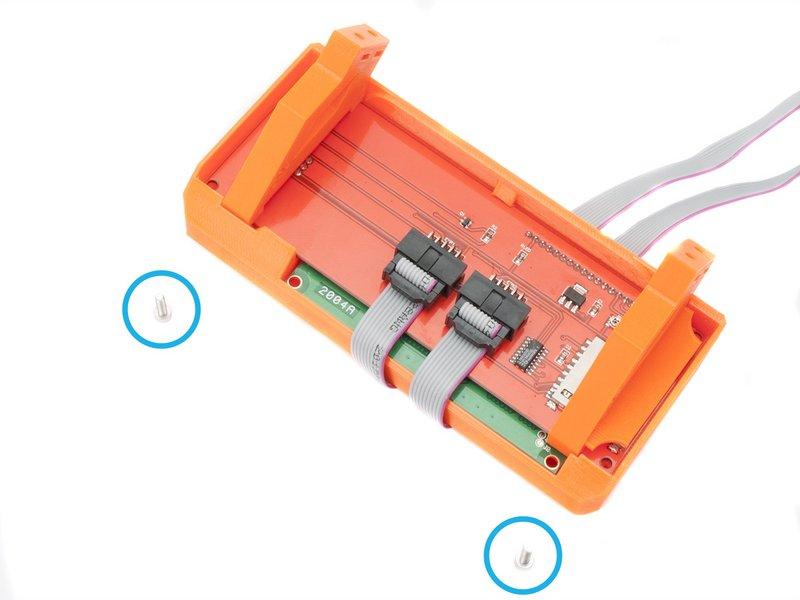 Step 6 Zabezpieczenie wyświetlacza LCD Przykręć płytkę z