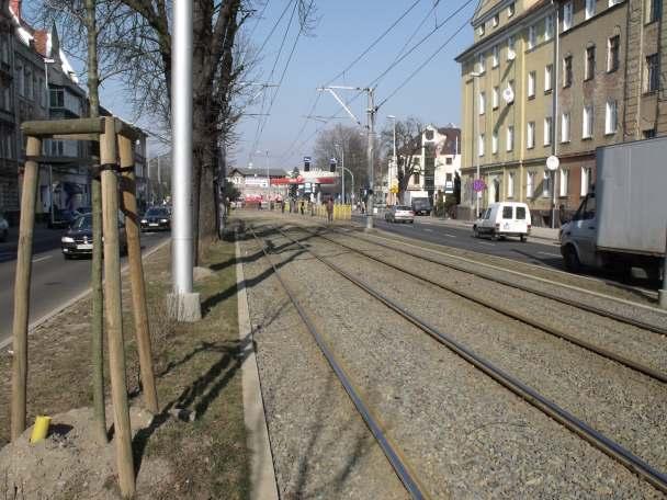 Zmodernizowane torowisko tramwajowe wraz z siecią trakcyjną ul.