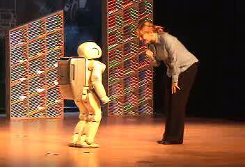 Honda ASIMO 2003-120cm wysokości, 52kg wagi, 1.