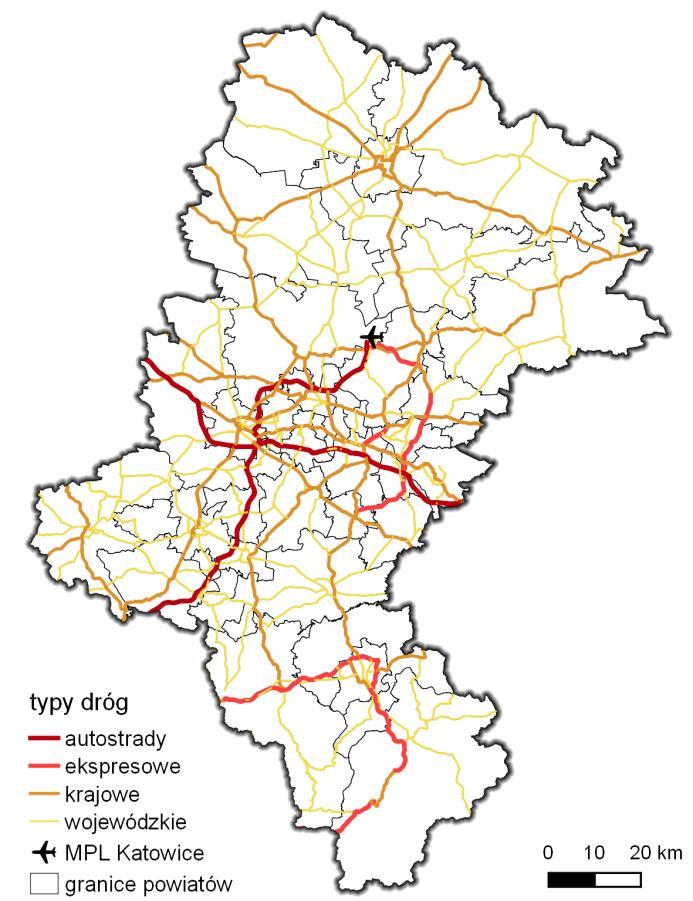 Spójność transportowa regionu Mapa 26. Sieć dróg w województwie śląskim. Źródło: opracowanie własne na podstawie danych OpenStreetMap. Transport drogowy W 2017 roku w Polsce było 422 tys.