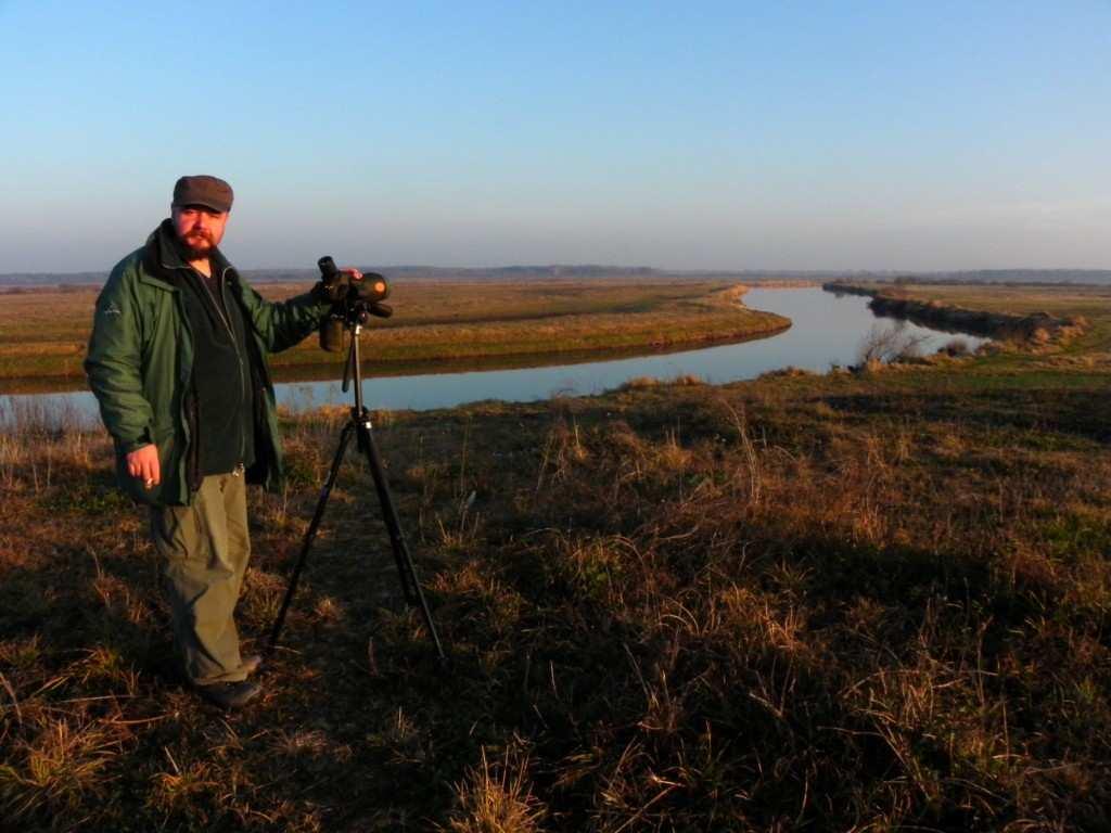 Fot. 17. Sławek na punkcie obserwacyjnym w Niwkowie, rzeka Narew 17.11.2011 r. (Fot. A. Grabowska).
