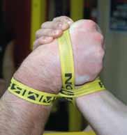 palców ręka przeciwnika jest poniżej kostki wskazującego palca (przed komendą Ready