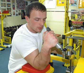 NACISK BOCZNY NA MECHANICZNYM RAMIENIU Trening z wykorzystaniem Mechanicznego Ramienia z parku maszynowego Mazurenko Armwrestling Equipment.